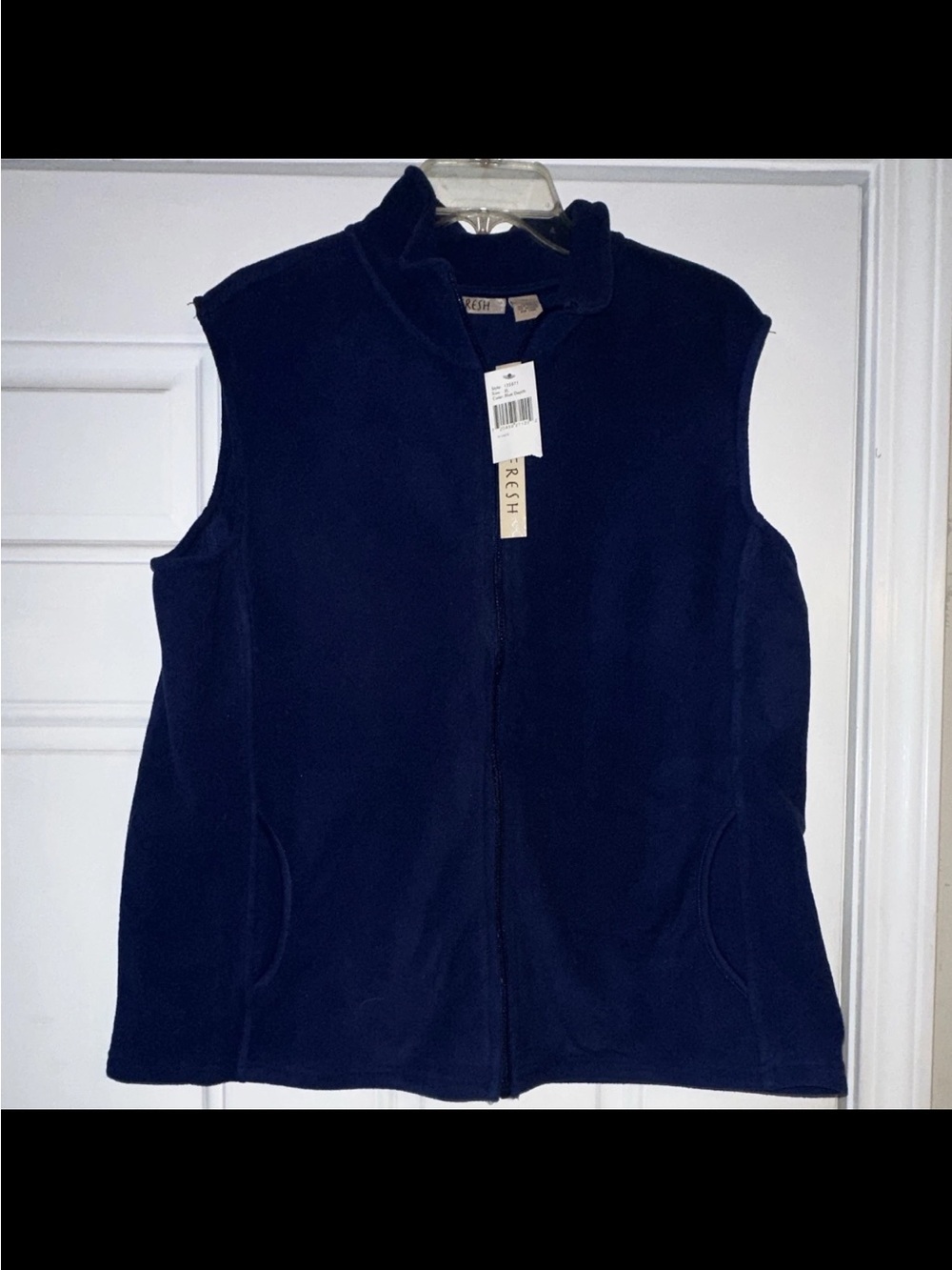 Womenās Navy Fleece Zip-Up Vest XL
